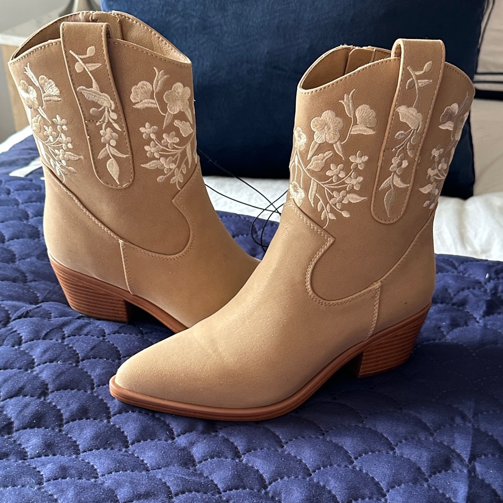 MIA Floral Embroidered Cowboy Heeled Boots - Tan